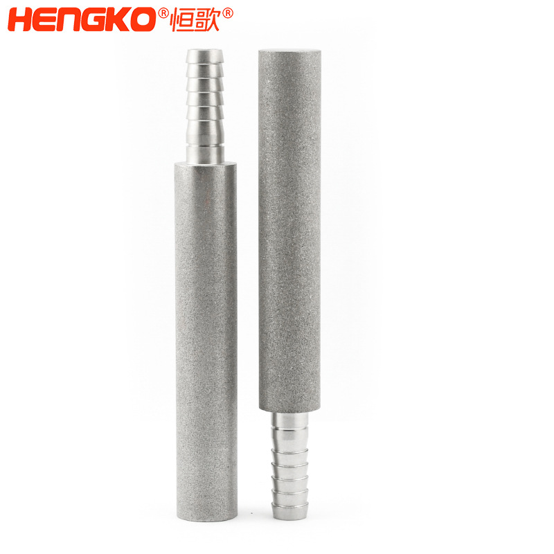 不銹鋼粉末燒結(jié)曝氣頭擴散器孔隙率高流通速度快，用于臭氧發(fā)生器